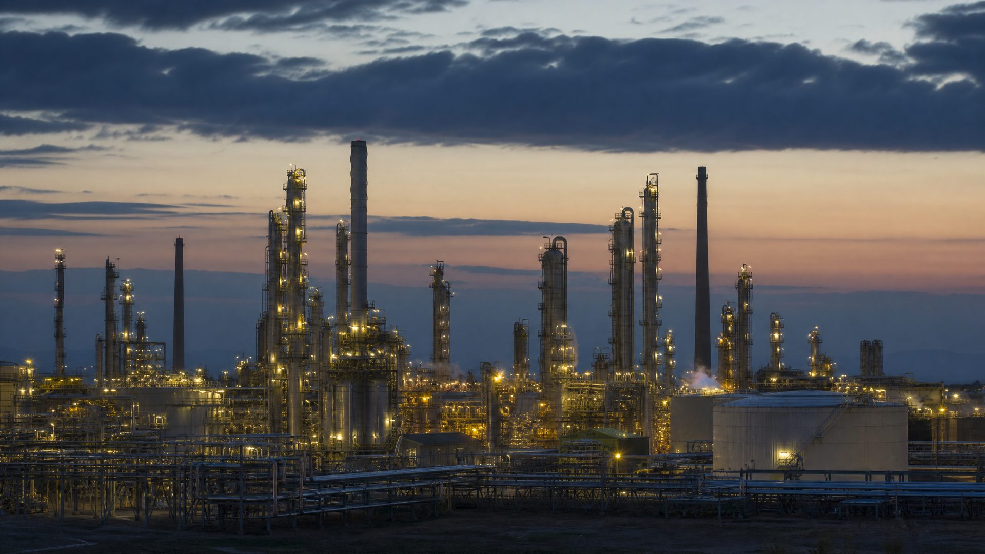 de instalaciones petroleras o de un acto diplomático.
