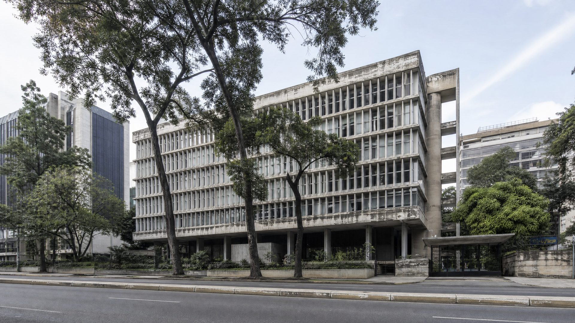 del edificio o de la zona. No mostrar interiores de viviendas ni pertenencias personales.