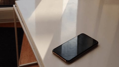 Cómo se protege el material cuando revisan un teléfono
