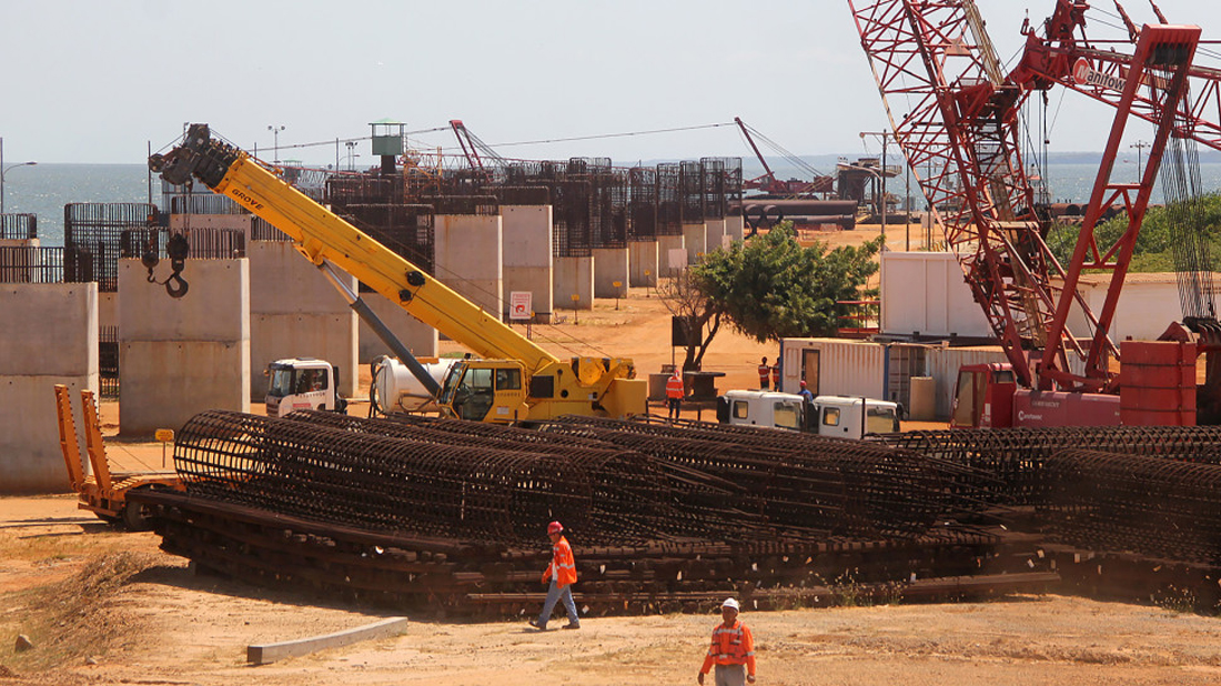Obras inconclusas del puente Cacique Nigale en el Lago de Maracaibo