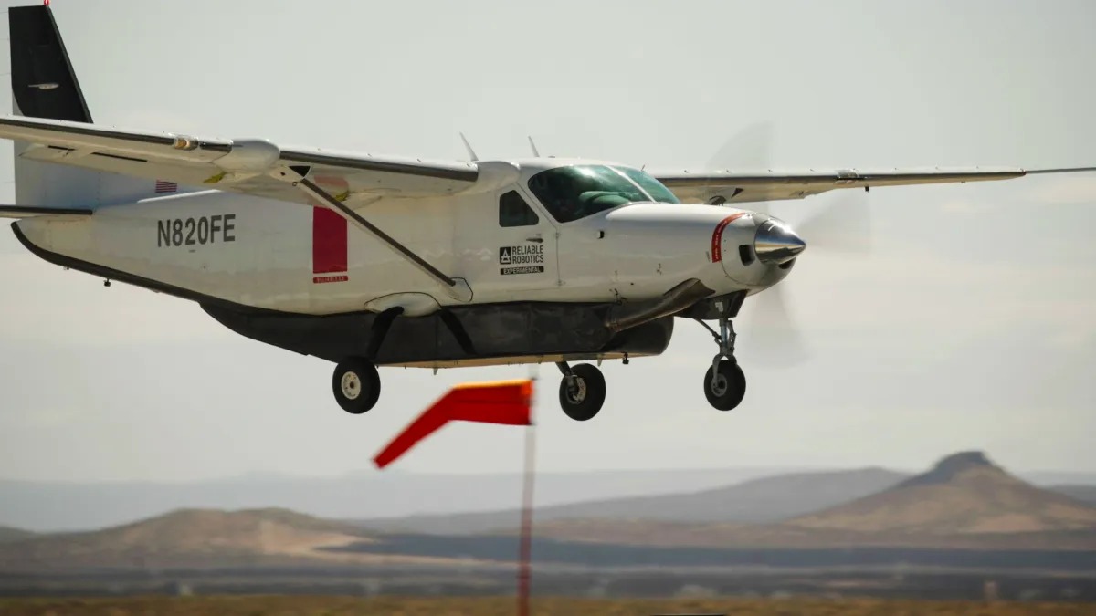 Avión autónomo de Reliable Robotics durante una prueba.