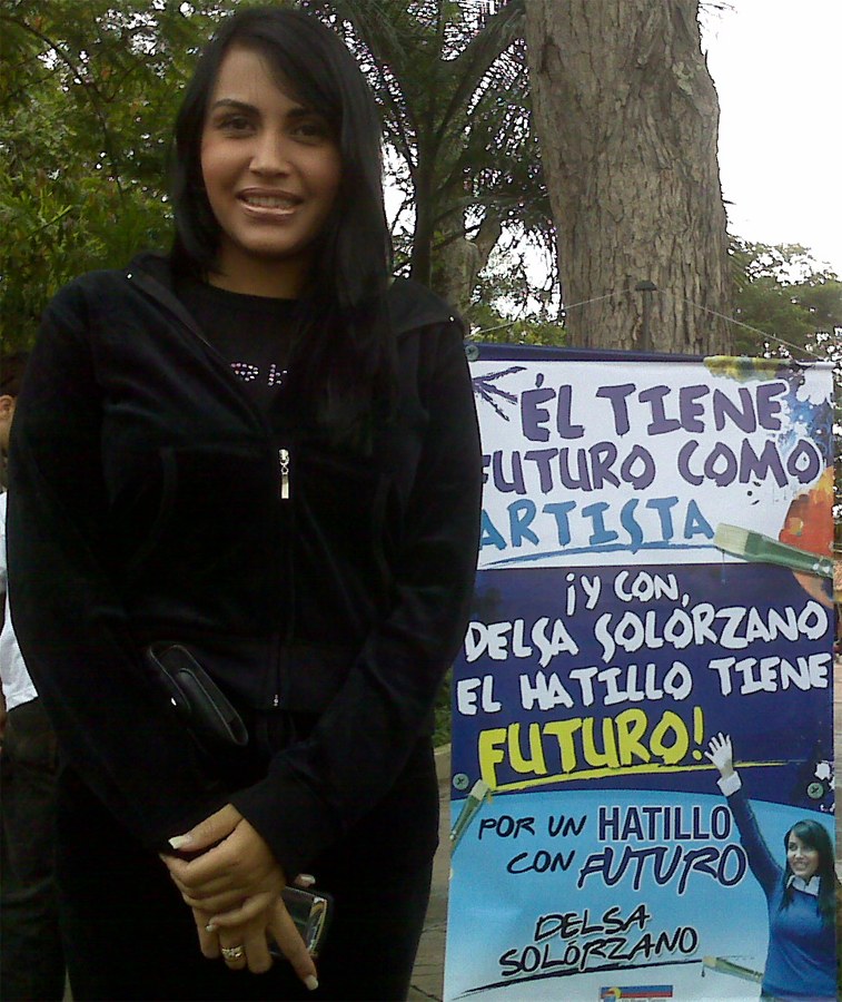 Delsa Solórzano durante una actividad política en Caracas.