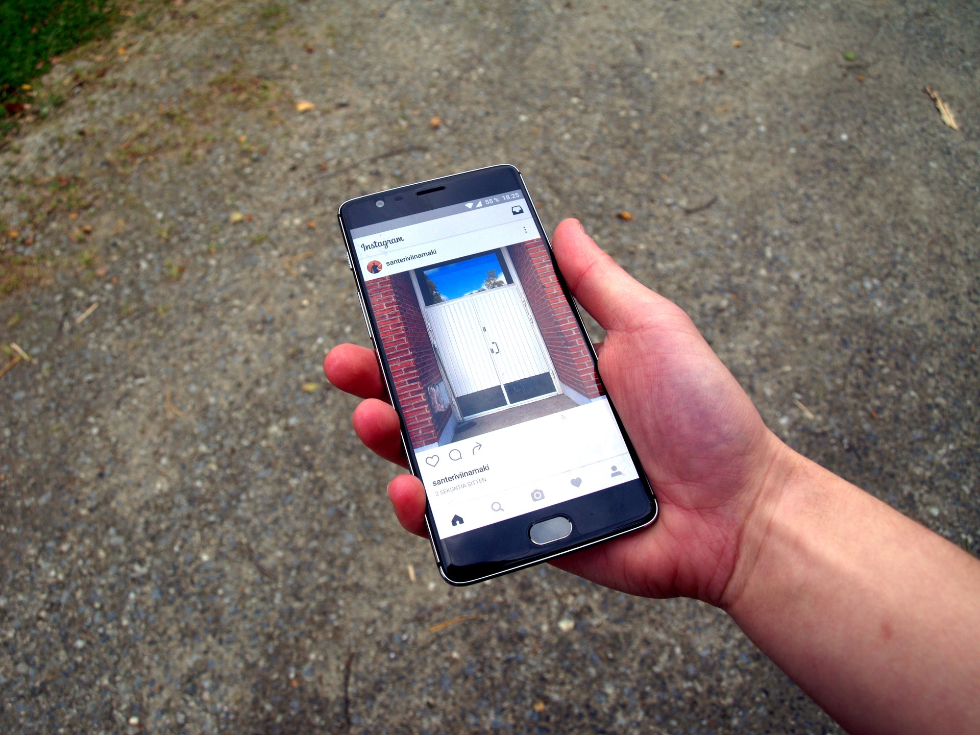 Teléfono inteligente con la aplicación de Instagram abierta.